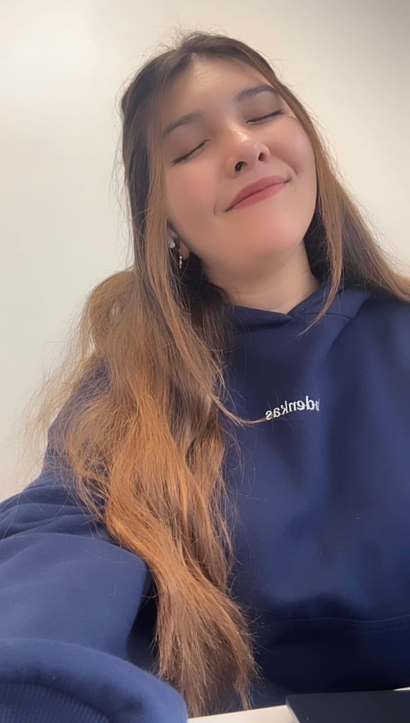 Customer photo review of (PRE-VENTA) POLERÓN HOODIE AZUL MARINO - OVERSIZE CON GORRO LOGO BORDADO