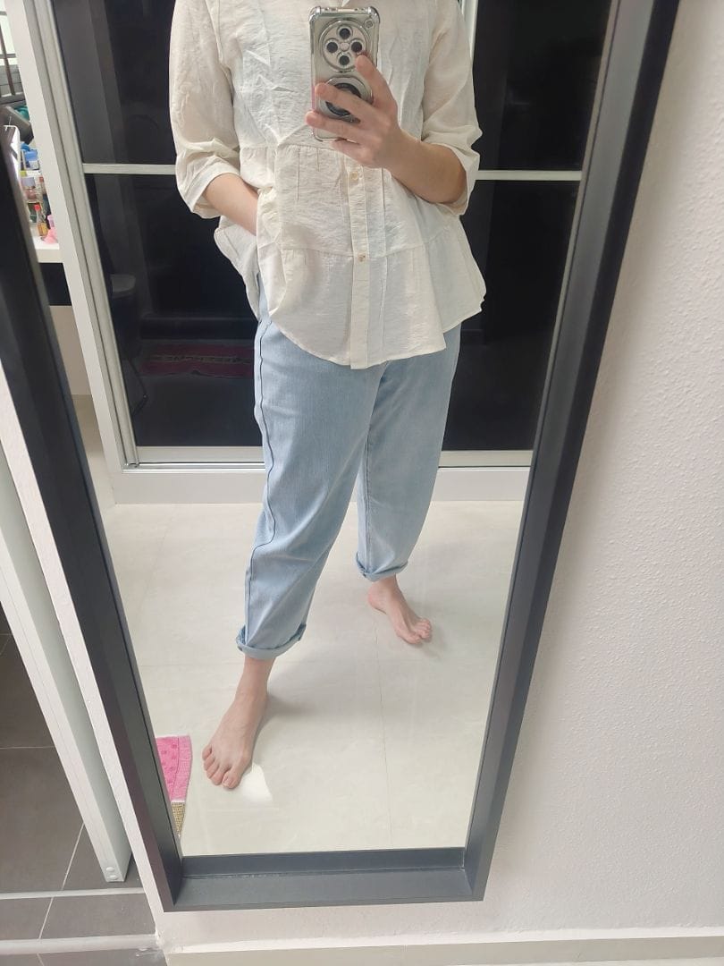 Customer photo review of High Waisted Ankle-Length Mom Denim Jeans