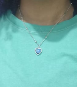 Customer photo review of Collar Corazón Cambia Color