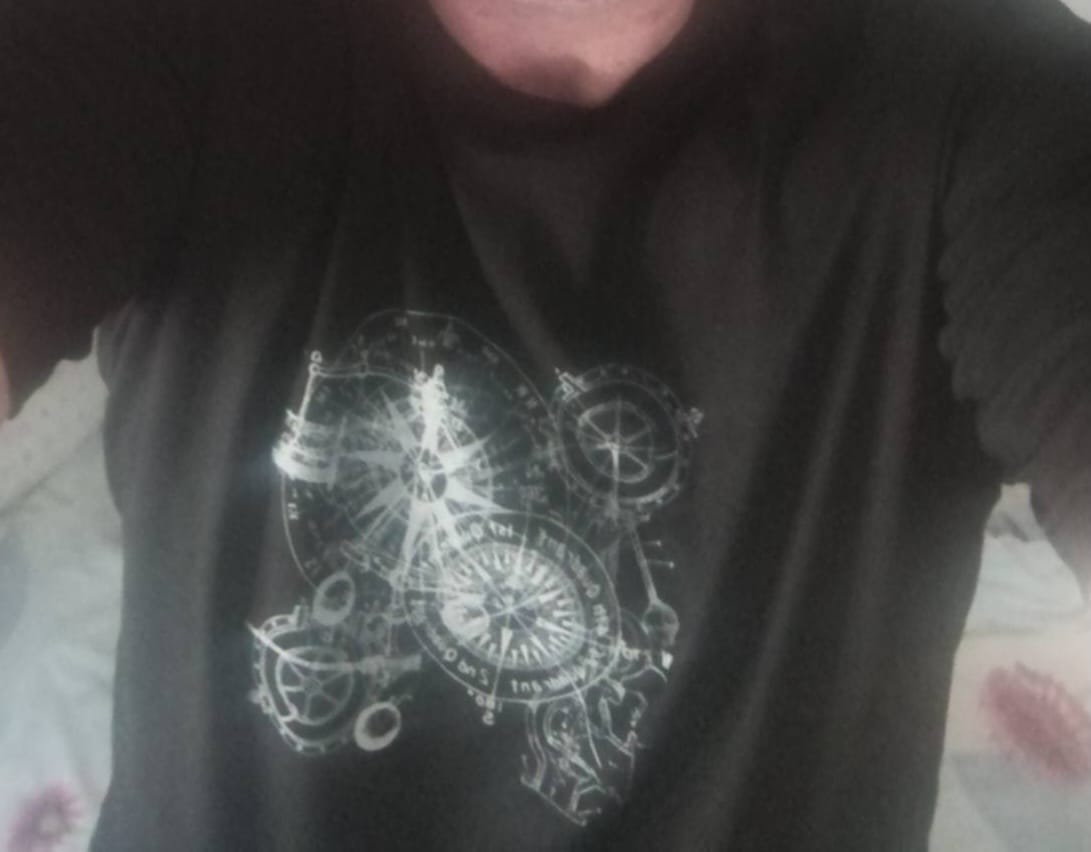 Customer photo review of Compass Vintage - T-Shirts