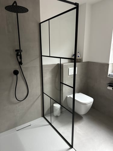 Customer photo review of SONNI Begehbare Dusche Duschabtrennung Duschwand 8mm Schwarz Duschabtrennung Duschkabine Nano ESG