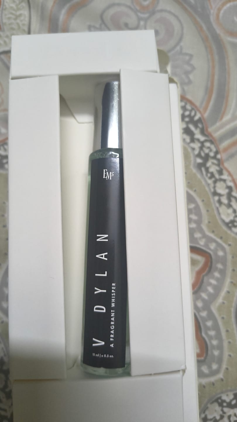 Customer photo review of V Dylan | Eau De Parfum