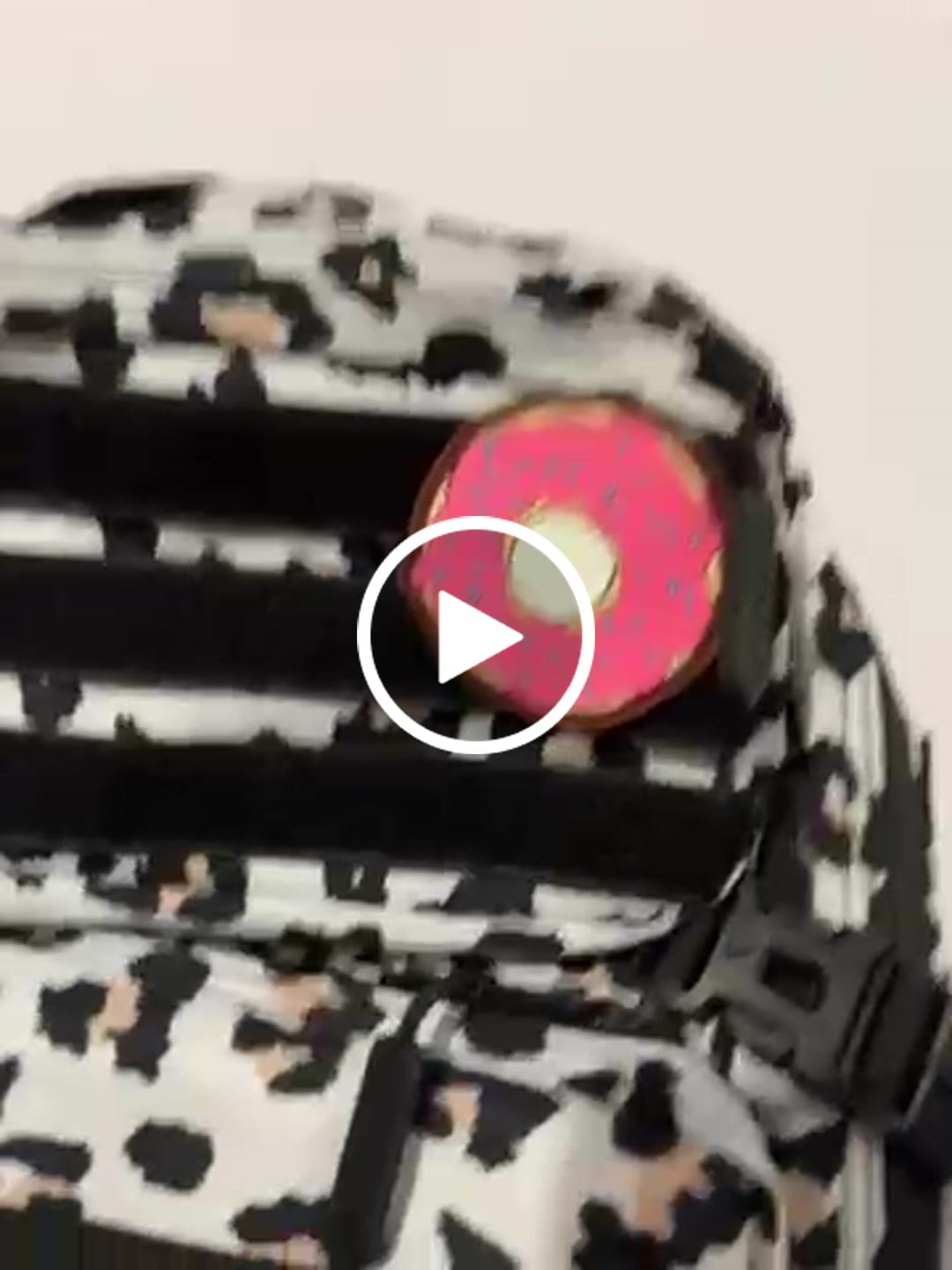 Customer video review of Parche Donut
