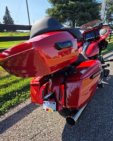 Customer photo review of Mats-Csrewy Color-Matched Detachable King Tour Pack Kit with Liner For '93–'26 Harley-Davidson Touring