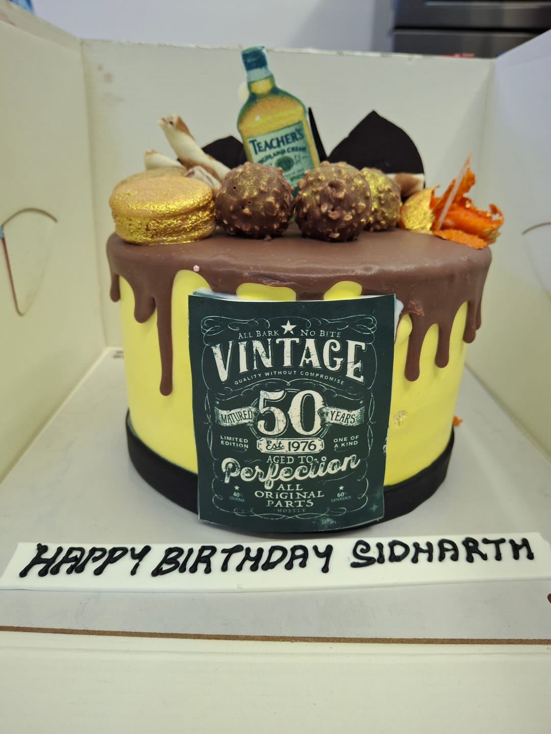 Customer photo review of Whiskey Drip Design Cake