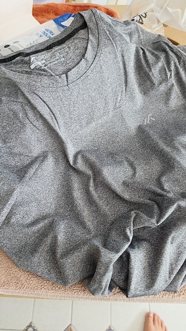 Customer photo review of Dri-Fit Heather Crew Neck Short Sleeve T-Shirt