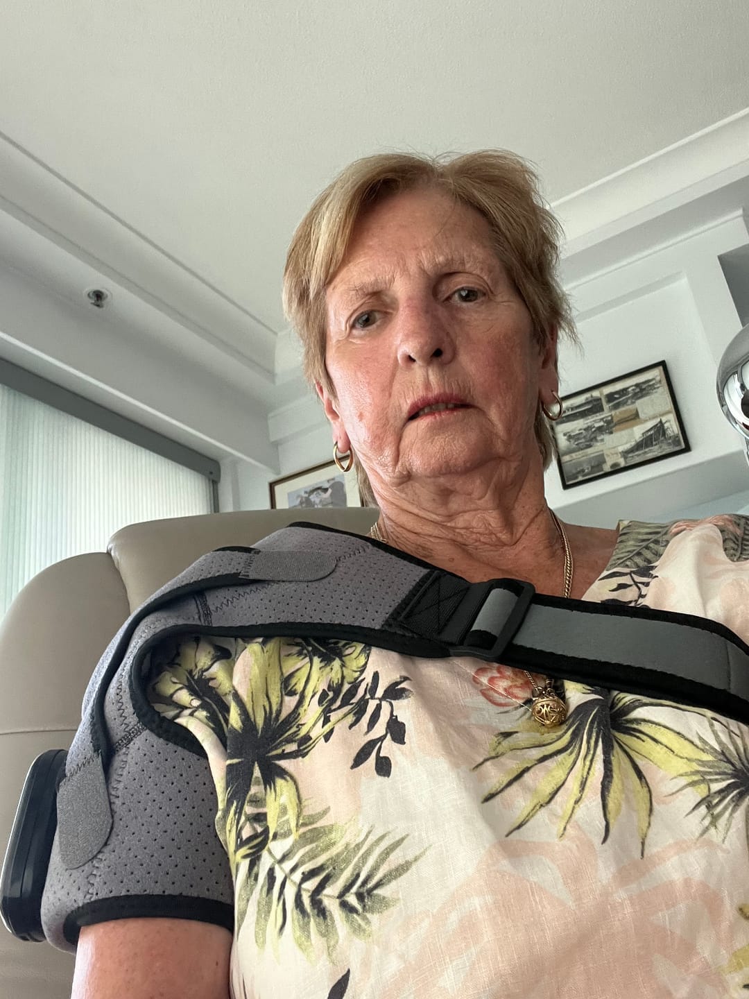 Customer photo review of Wisemed Shoulder Massager