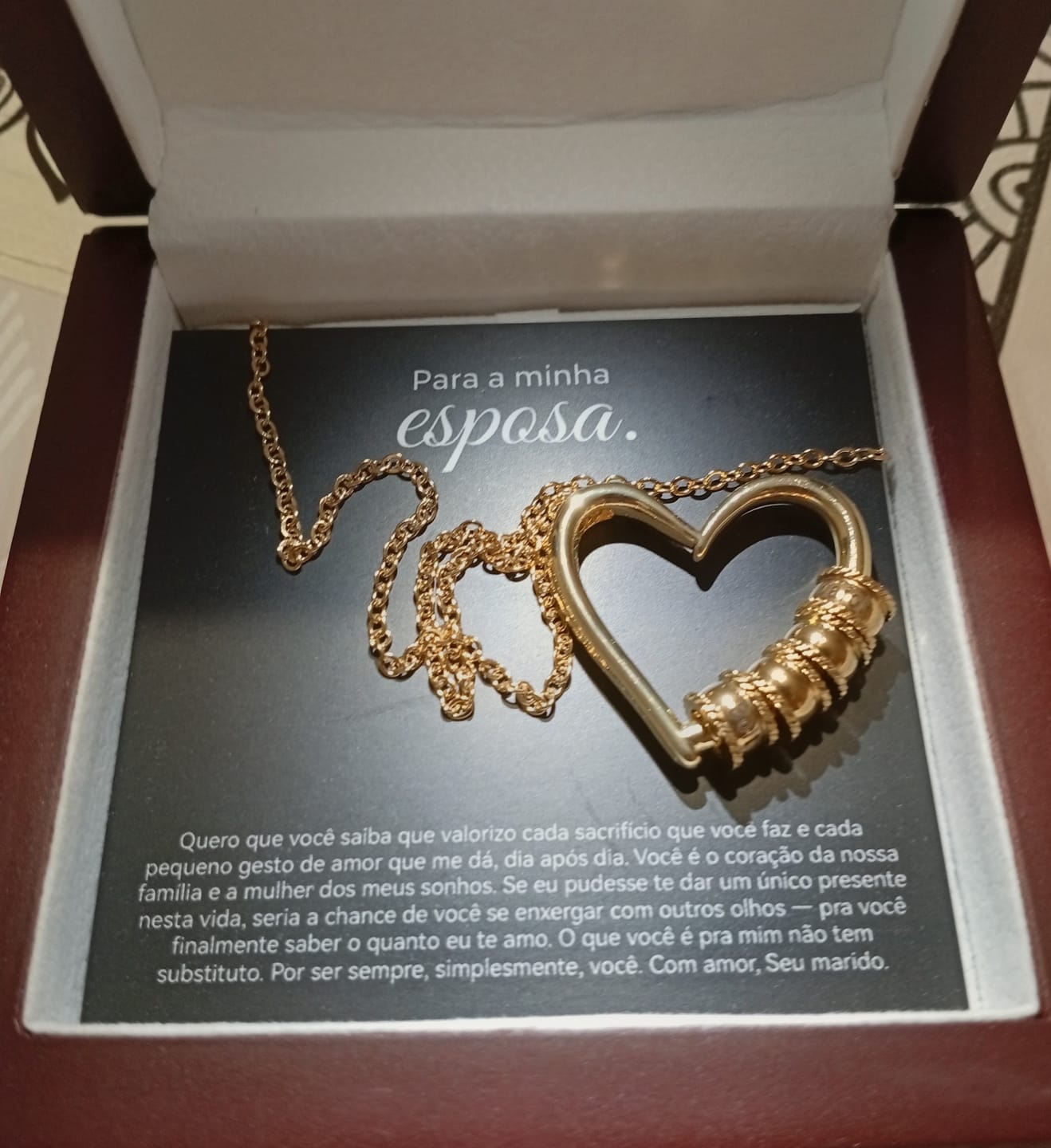 Customer photo review of Colar "Coração da Família"