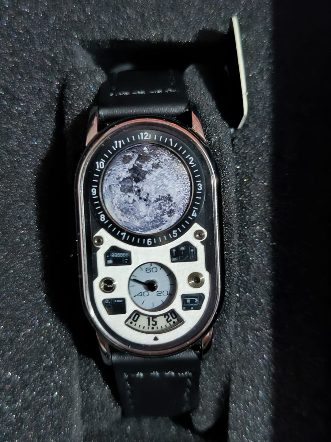 Customer photo review of Reloj Benly Watch Planet Dashboard II Moon-Hand