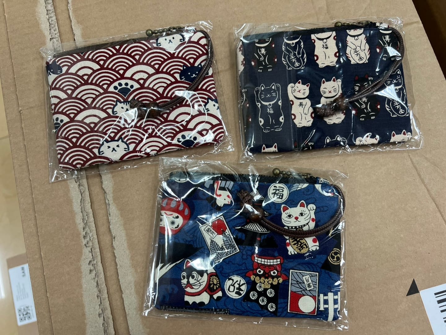 Customer photo review of 幸せ招き猫シリーズ　裏カギリング付きファスナー小銭入れ