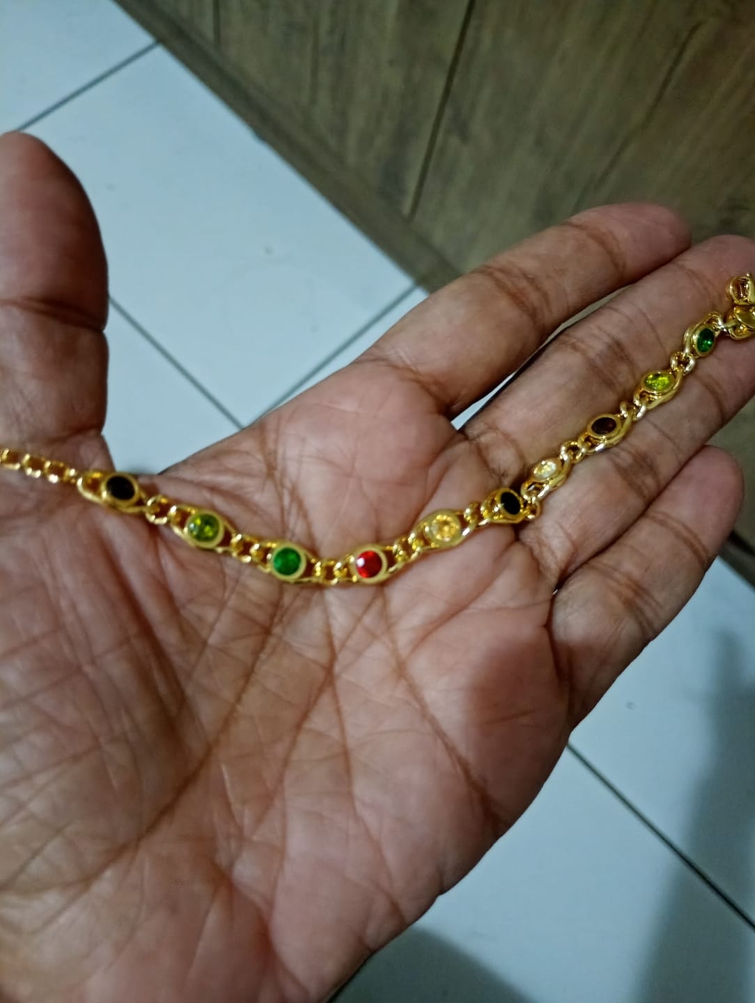 Customer photo review of Pulseira Chloé Banhado em Ouro 18k