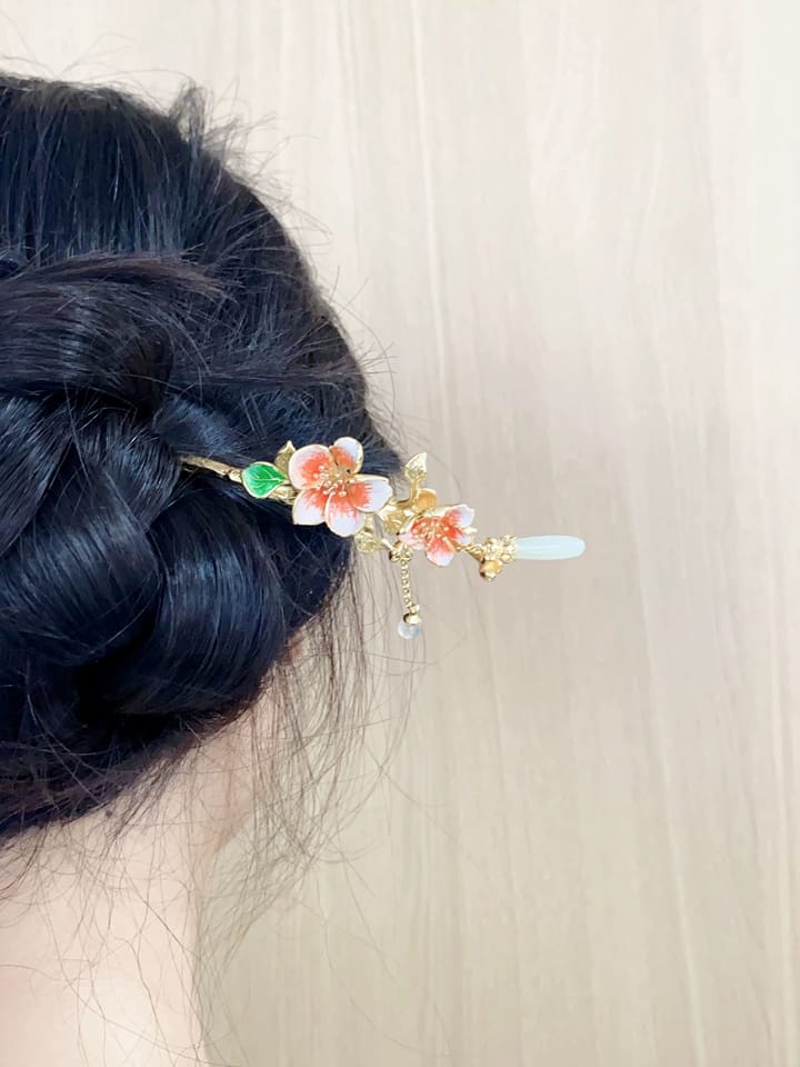 Customer photo review of Crabapple Swaying in Dew Jade Hairpin