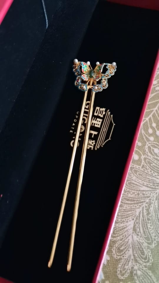 Customer photo review of Cloud Sleeves Green Jade Butterfly Hairpin