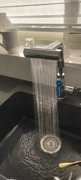 Customer photo review of Torneira Para Banheiro Monocomando Misturador Cascata Com Display Digital Royal Clear