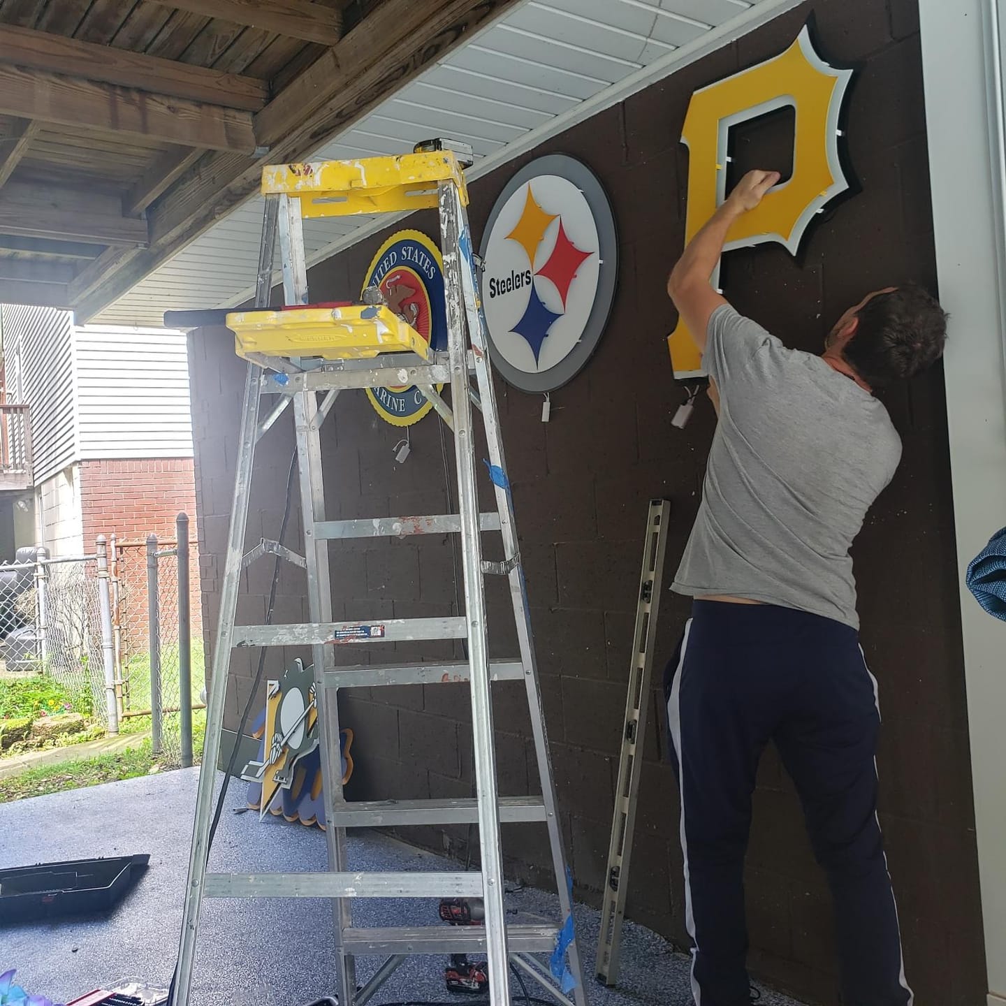 Customer photo review of Pittsburgh Pirates "P" Logo 3D Metal Wall Art