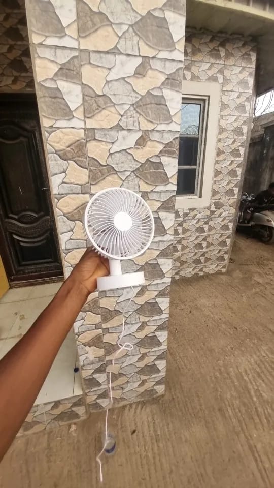Customer photo review of USB Desktop Fan with Four Speeds and 5V Power for Table Use