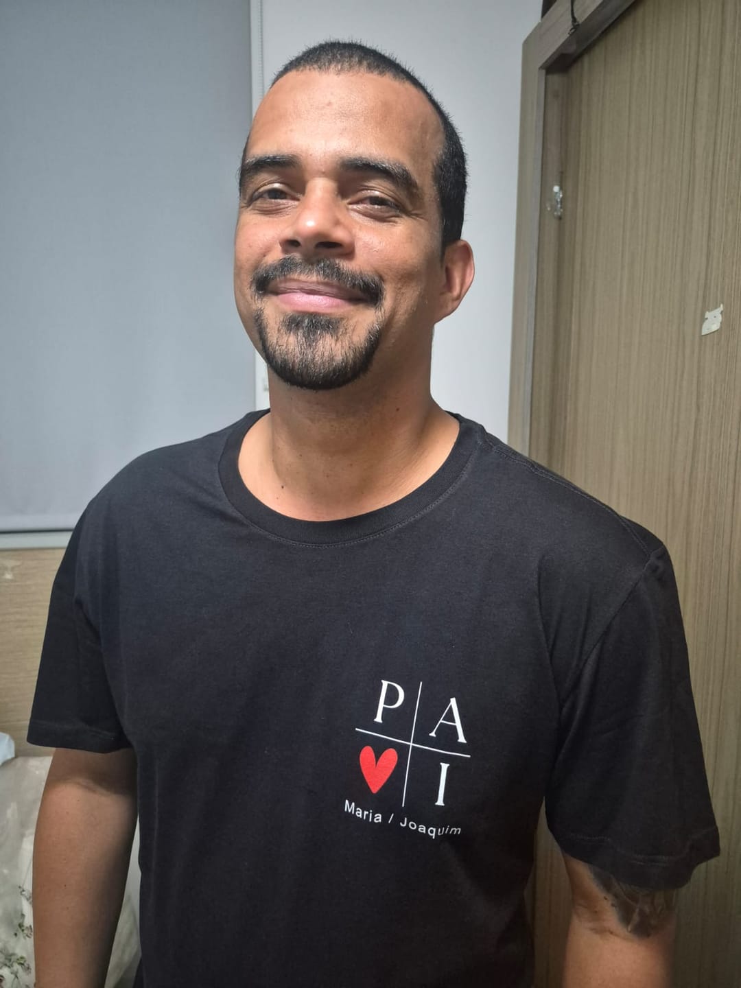 Customer photo review of Camiseta Personalizada PAI MINIMALISTA - 100% Algodão