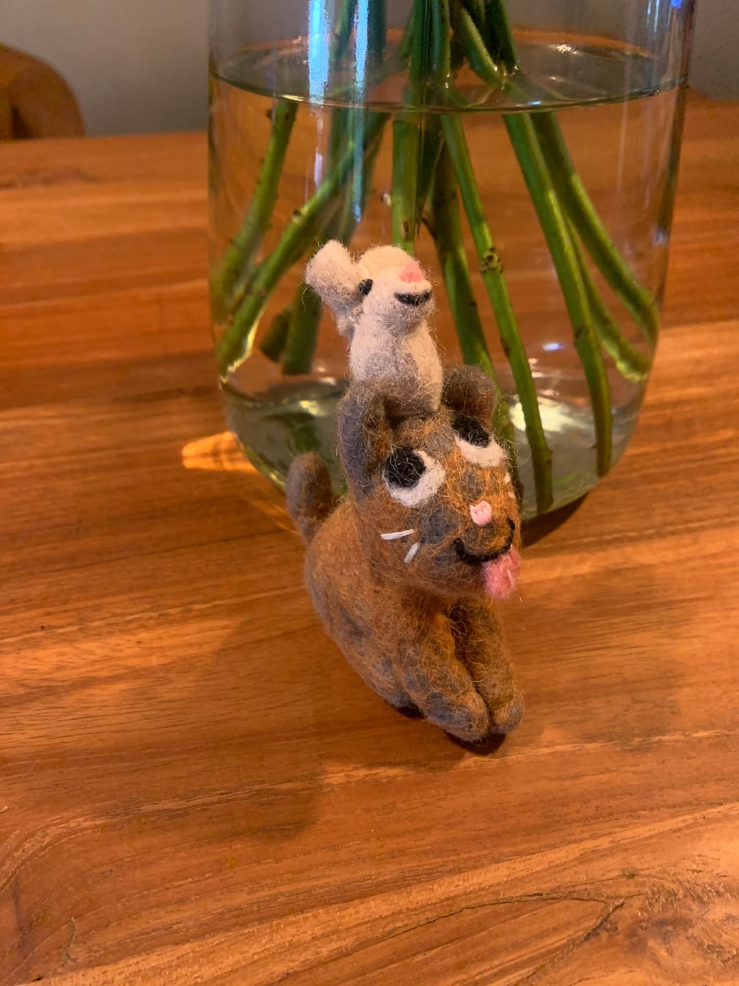 Customer photo review of Vilten hanger kat Clint bruin - Wrap