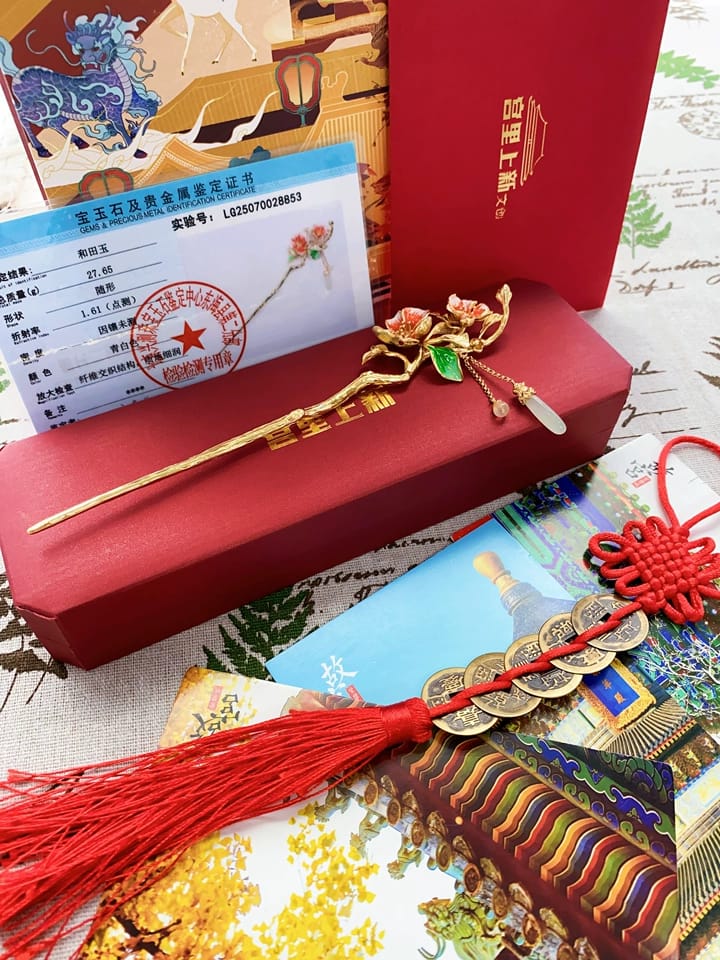 Customer photo review of Crabapple Swaying in Dew Jade Hairpin