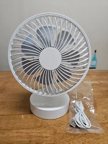 Customer photo review of USB Desktop Fan with Four Speeds and 5V Power for Table Use