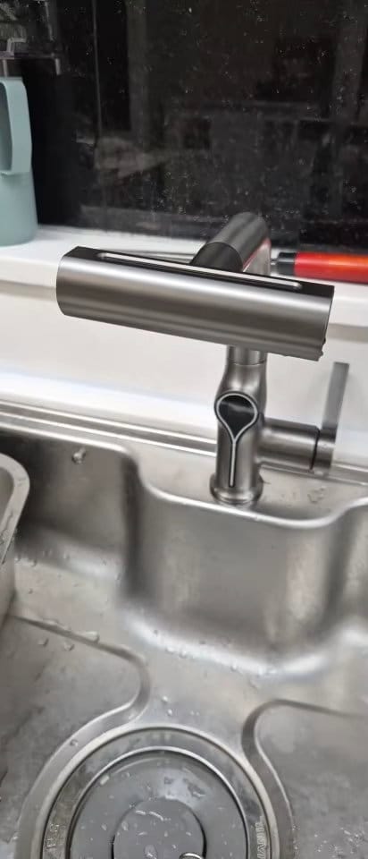 Customer photo review of Torneira Para Banheiro Monocomando Misturador Cascata Com Display Digital Royal Clear
