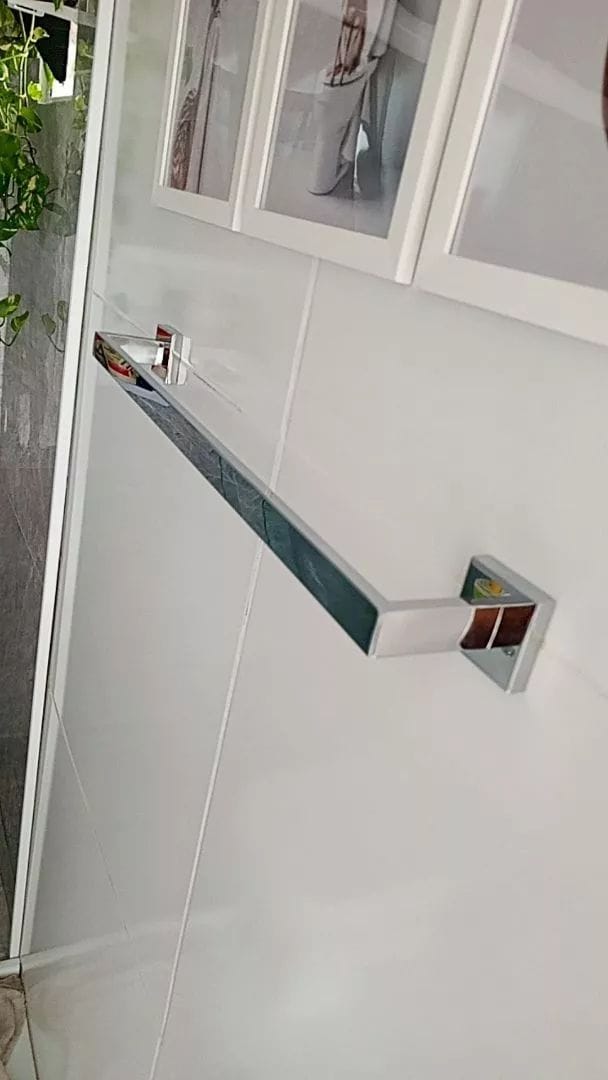 Customer photo review of Porta Toalha Para Banheiro Cromado Premium