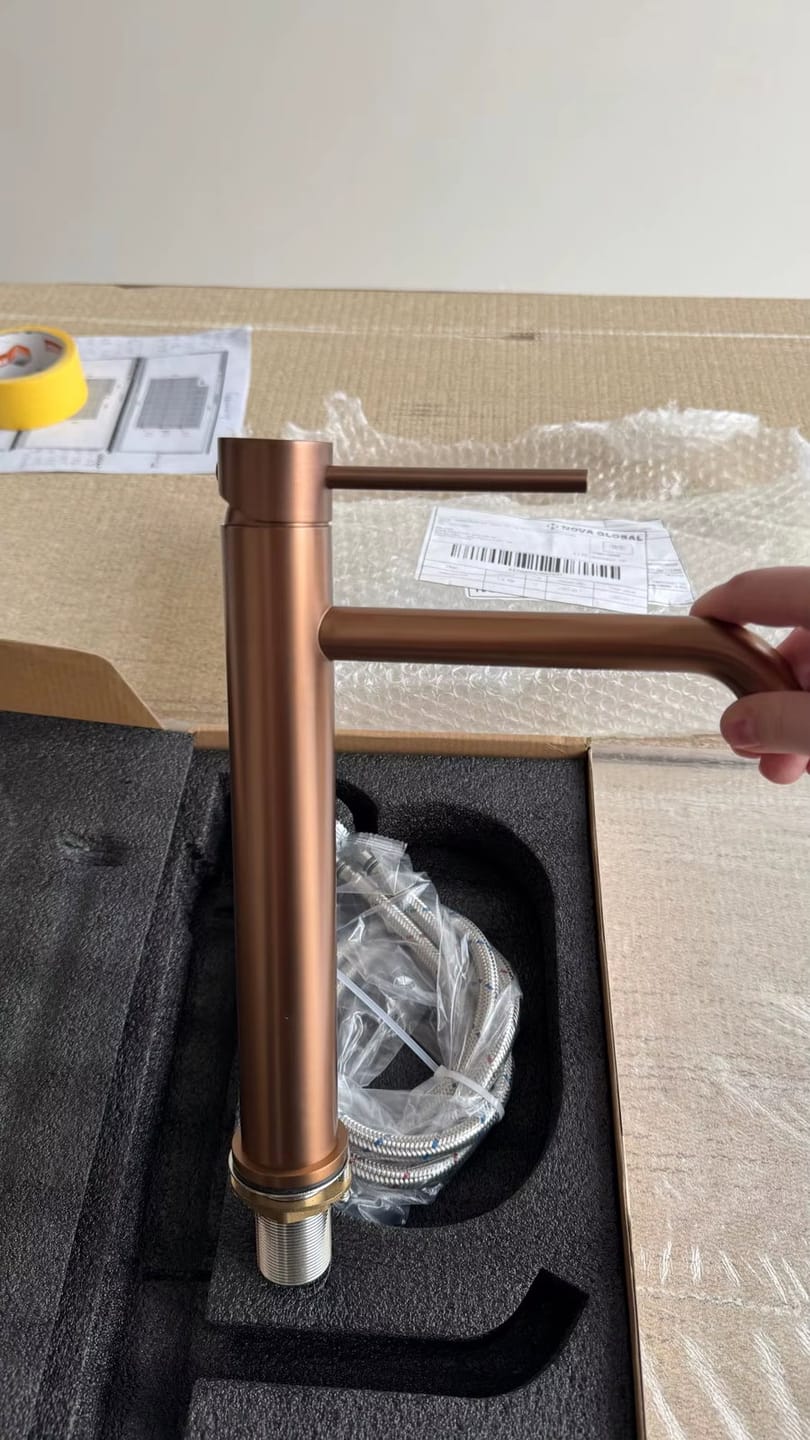 Customer photo review of Torneira Para Banheiro Monocomando Royal Luna
