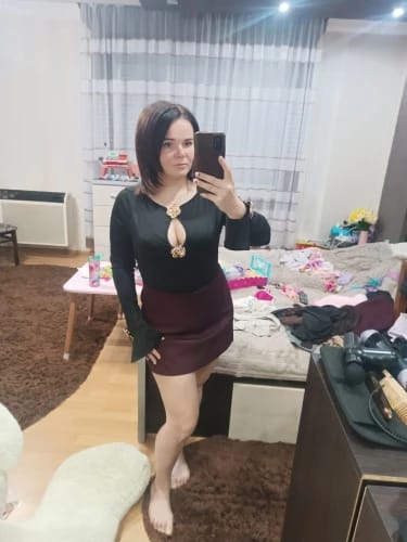 Customer photo review of Tailored High-Waisted Skort