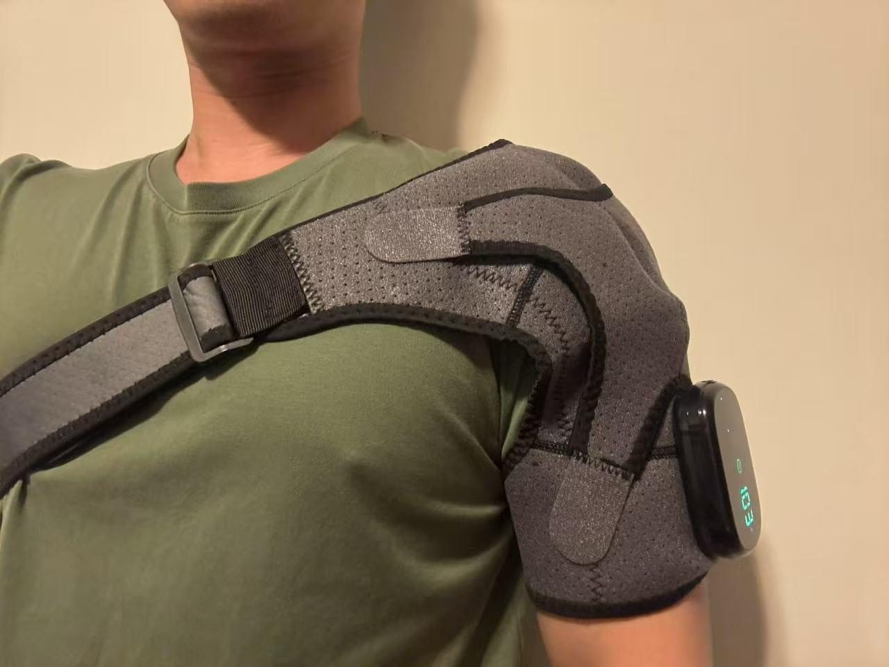 Customer photo review of Wisemed Shoulder Massager