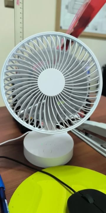 Customer photo review of USB Desktop Fan with Four Speeds and 5V Power for Table Use