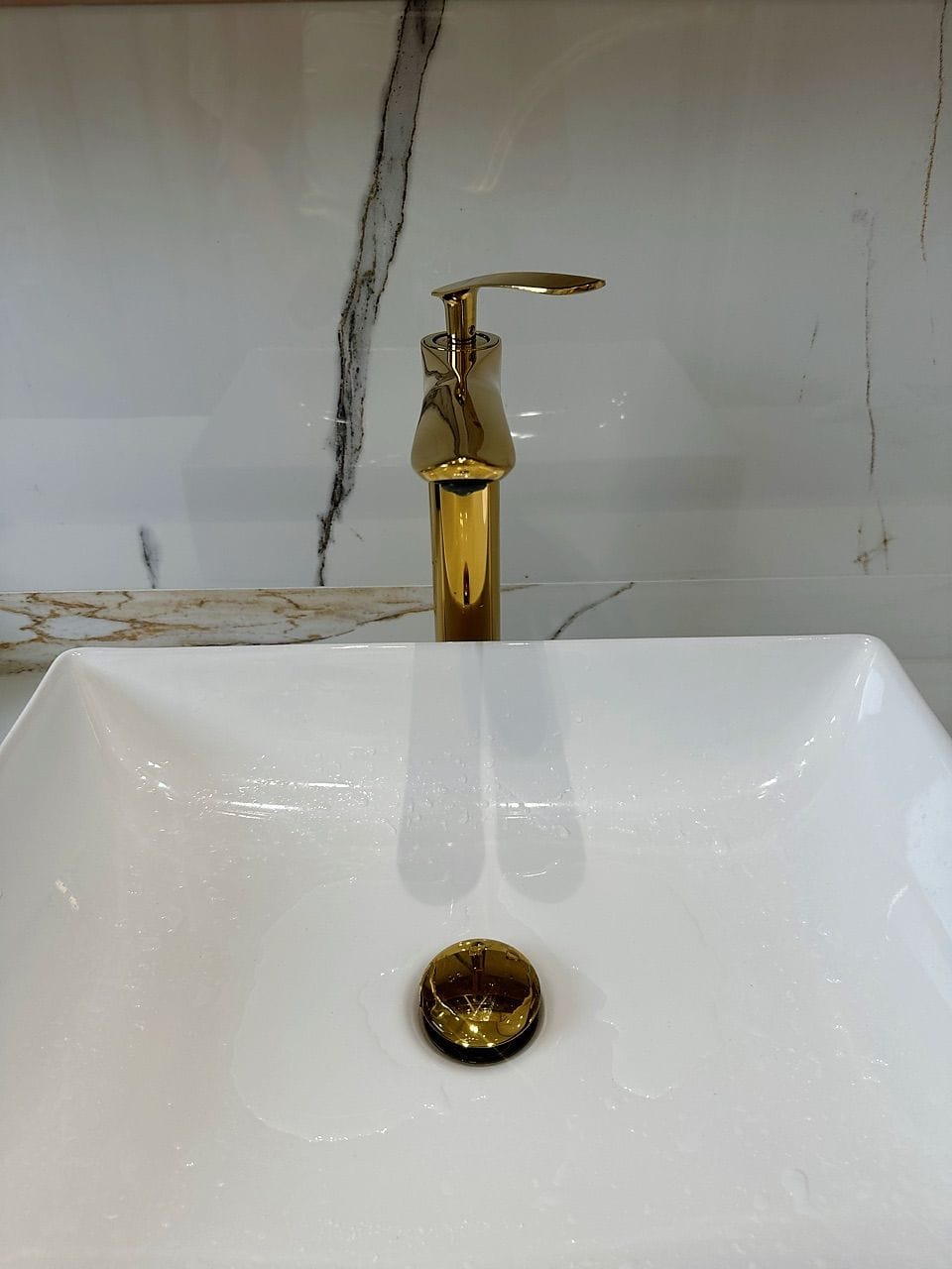 Customer photo review of Torneira Para Banheiro Gourmet Monocomando Aqua Lux