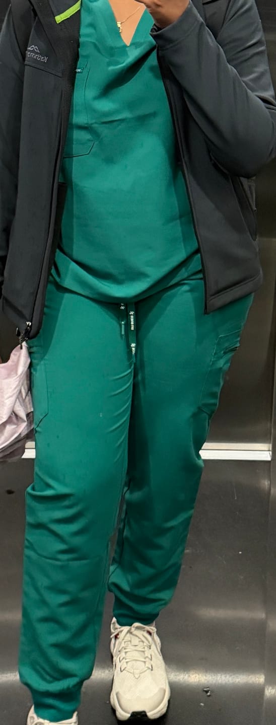 Customer photo review of FLORENCE Three Chest Pocket Scrub Top - Hunter Green | SLTECH™