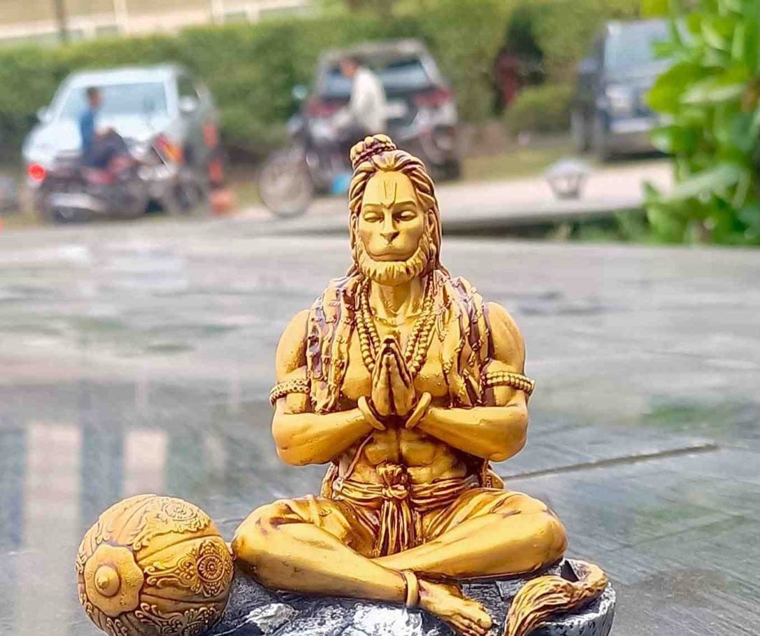 Customer photo review of Divine Car Dashboard Idol - Marble Dust Coated