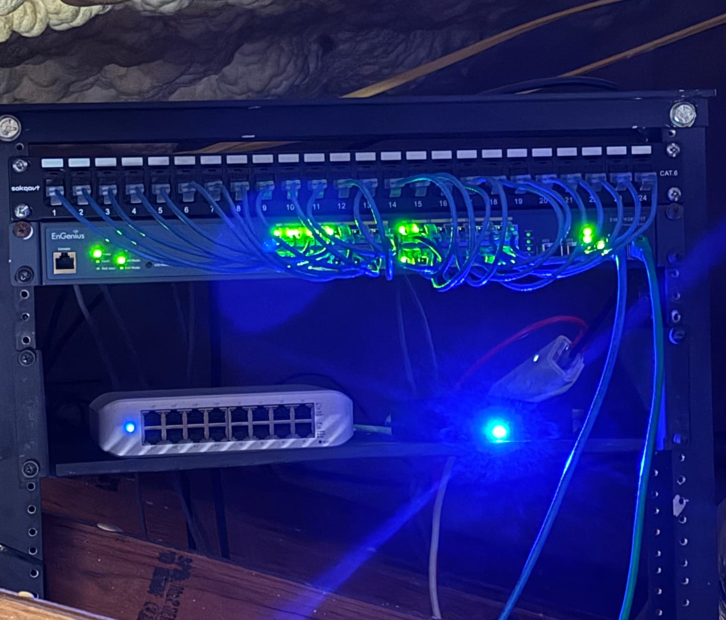 Customer photo review of EWS7928P-FIT: EnGenius Fit 24-Port Power over Ethernet Switch 240W Gigabit PoE+