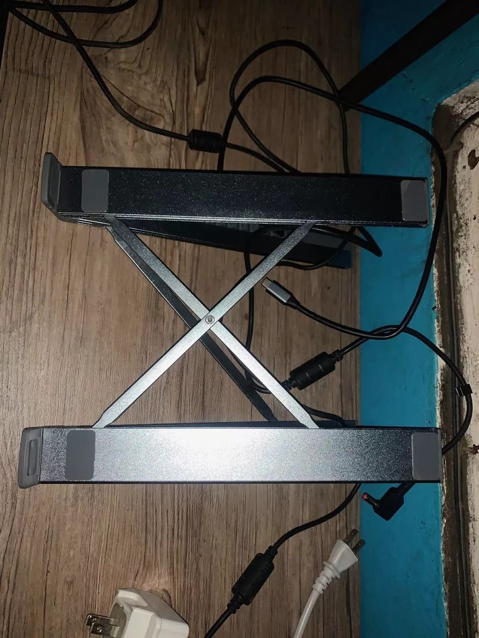 Customer photo review of 8 In 1 Foldable Laptop Docking Station Stand