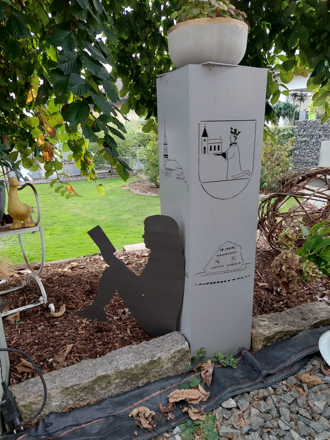 Customer photo review of Gartenstecker Lesende Frau