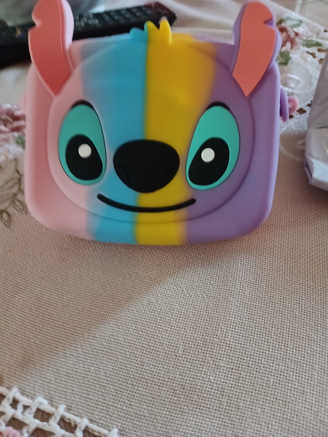 Customer photo review of Stitch silikonska torbica sa kaišem