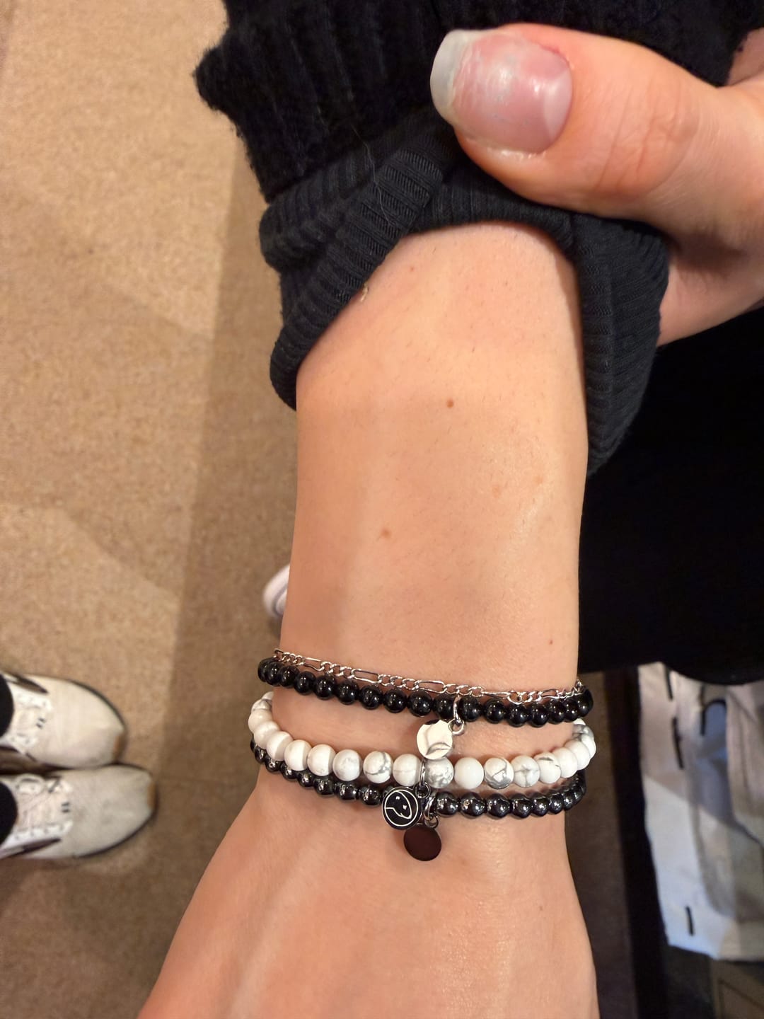 Customer photo review of Howlite Bracelet Mini