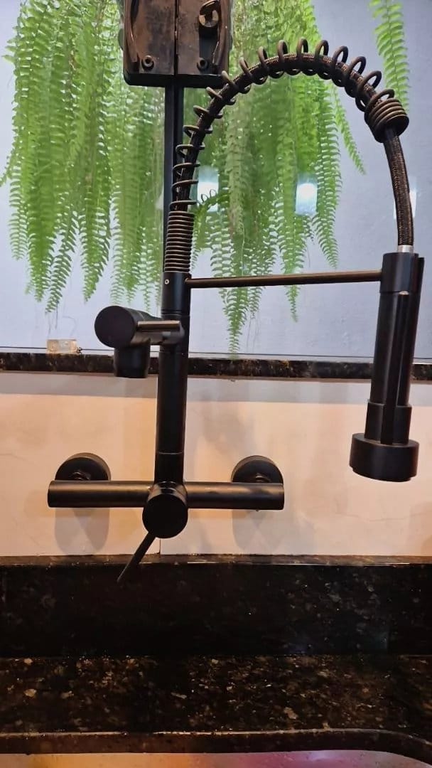 Customer photo review of Torneira Gourmet para Cozinha Preta