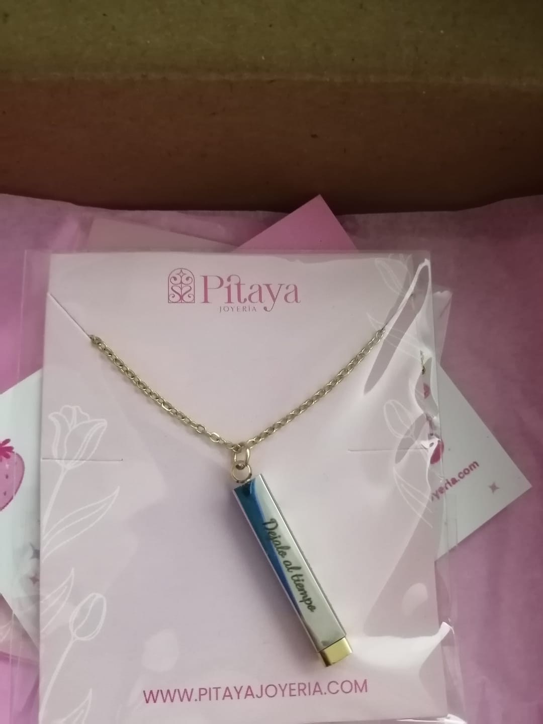 Customer photo review of Collar Barra Mensaje Oculto Personalizado