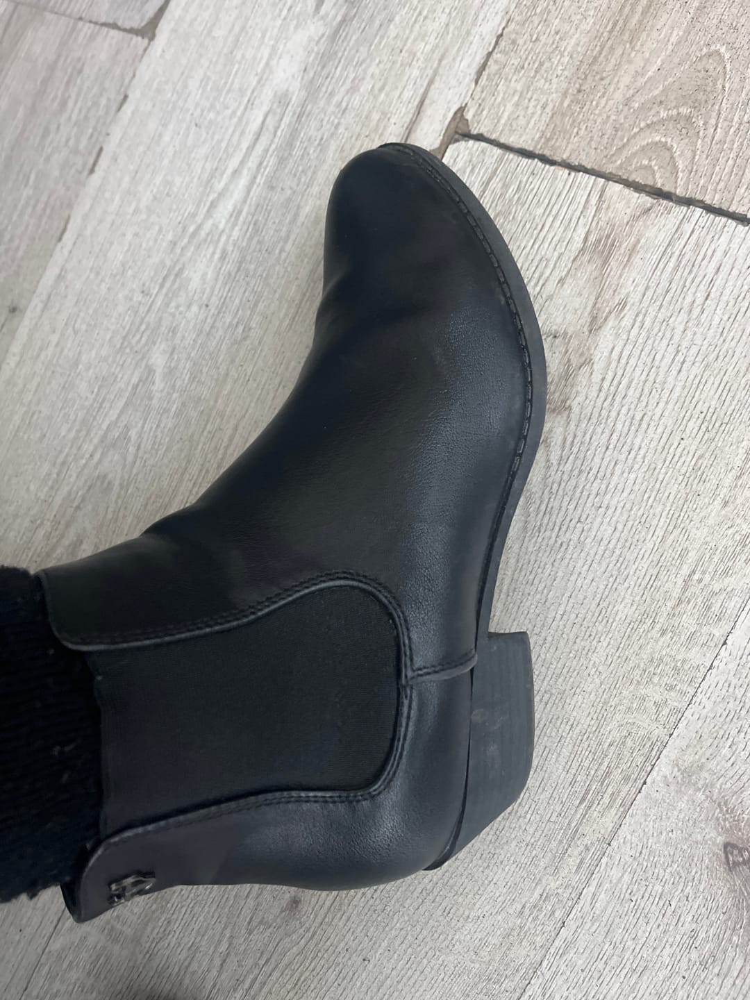 Customer photo review of Botin Taco Negro Mujer 6418001