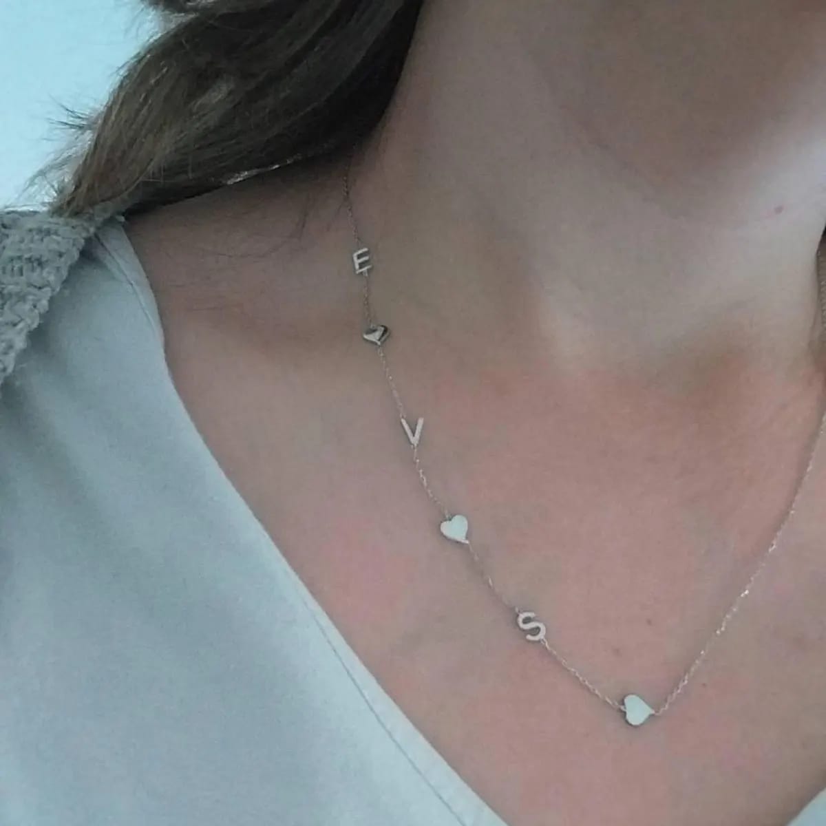 Customer photo review of Collar de Iniciales Laterales