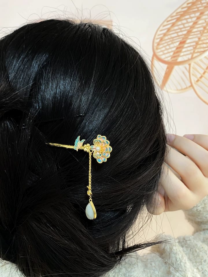 Customer photo review of Lotus Fragrance Jade Tassel Hairpin