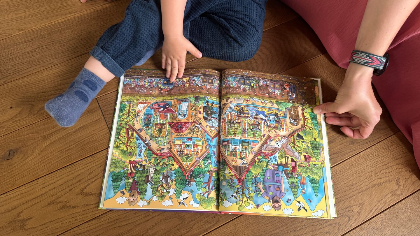 Customer photo review of Personalisiertes Wimmelbuch - Märchenland