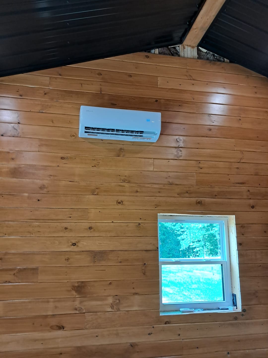 Customer photo review of DELLA Econo Series 11500 BTU 17 SEER2 Mini Split Heat Pump AC - Up to 550 Sq.Ft.