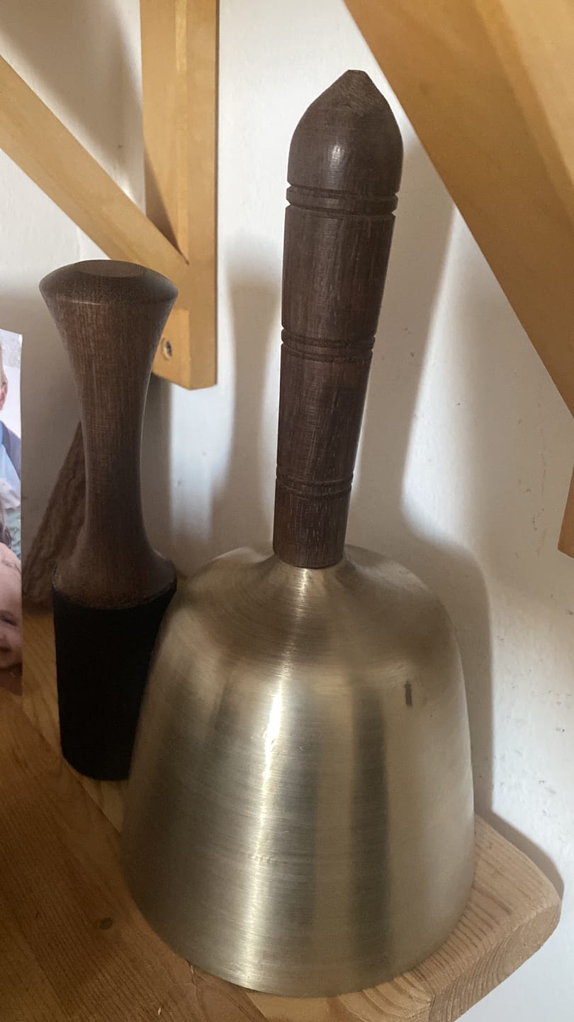 Customer photo review of Singing Bowl for Healing Sessions – Easy to Hold & Play