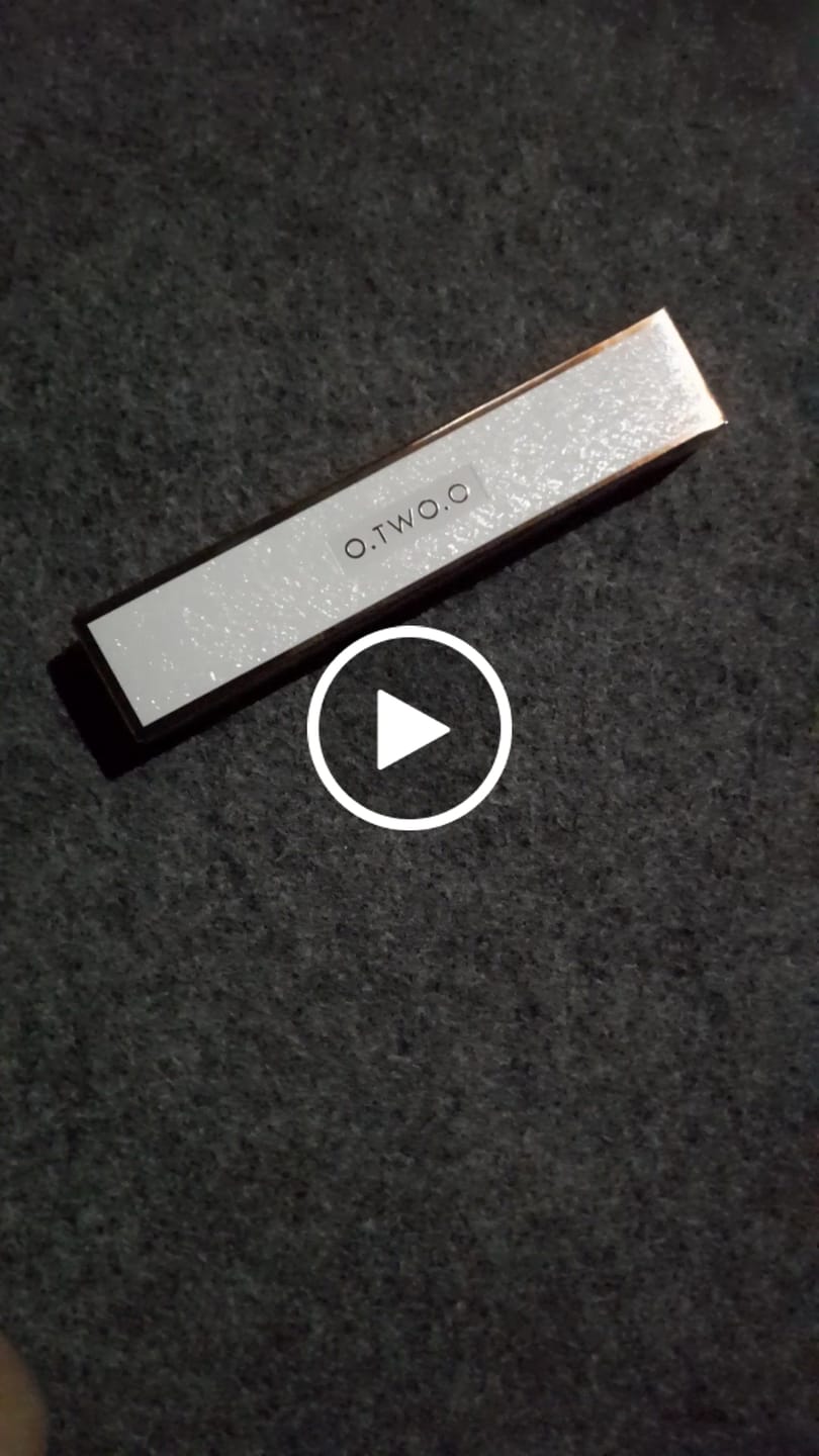 Customer video review of O.TWO.O MOIST COLOR CHANGING LIP BALM