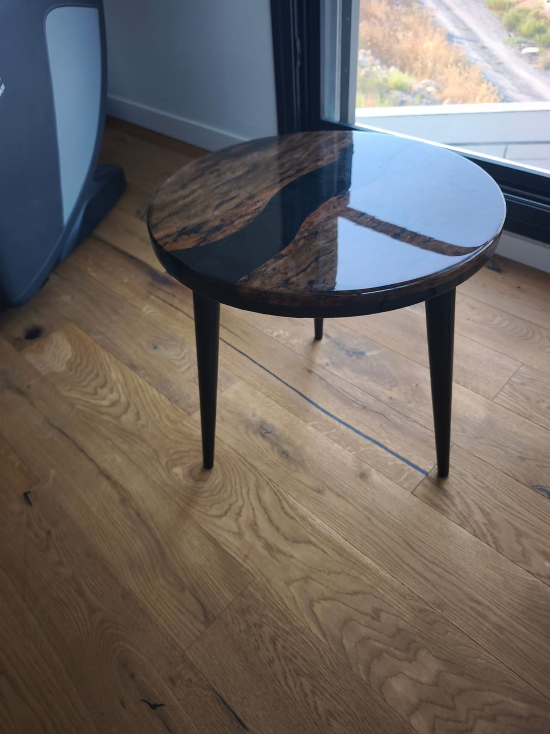 Customer photo review of Epoksi Yan Sehpa - Nehir Desenli Yuvarlak Tasarım