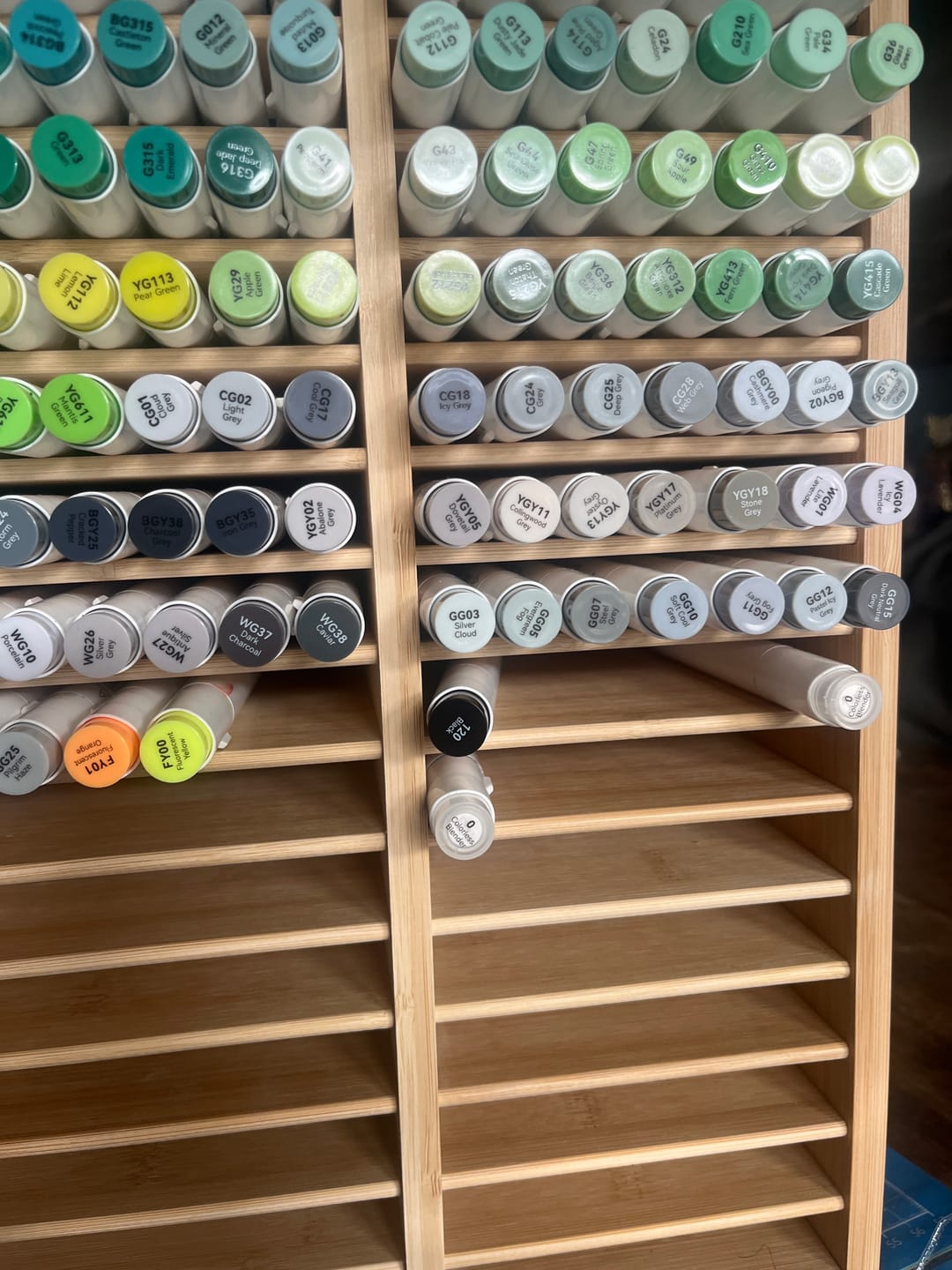 Customer photo review of Ohuhu Honolulu 36 Gray Tone Colors Dual Tips Alcohol Art Markers (New Color Codes)