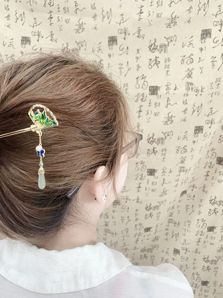 Customer photo review of Rivers and Mountains Jade Fan Hairpin